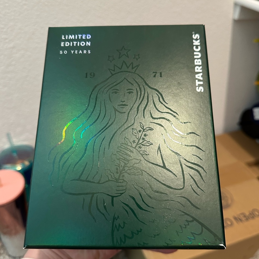 Starbucks- Green 50 anniversary cup - Picture 4 of 7